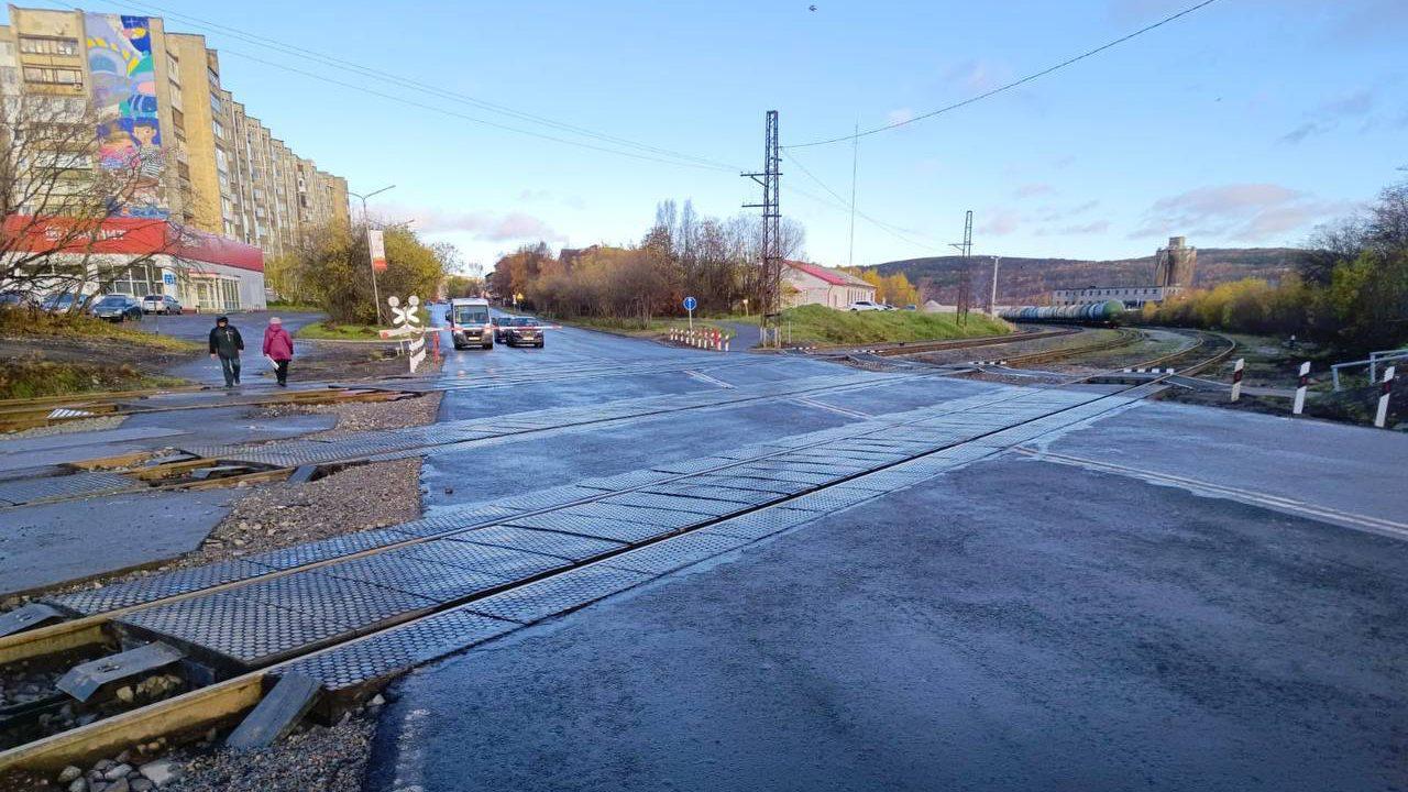 В Мурманске на Лобова отремонтировали железнодорожный переезд после вмешательства прокуратуры